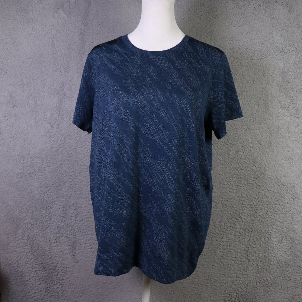 Lululemon Shirt Womens 8 Blue Camo Crew Neck Breathable Active Casual Travel